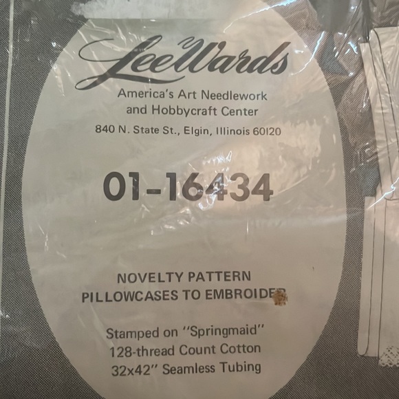 Vintage Novelty Pattern Pillowcases to Embroider in Original Packaging - Picture 2 of 6